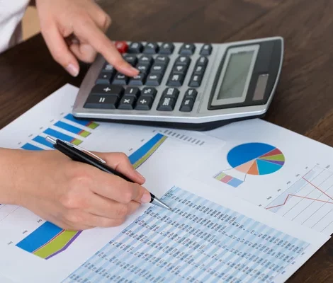 depositphotos_79916276-stock-photo-businesswoman-analyzing-financial-report-with depositphotos_79916276-stock-photo-businesswoman-analyzing-financial-report-with